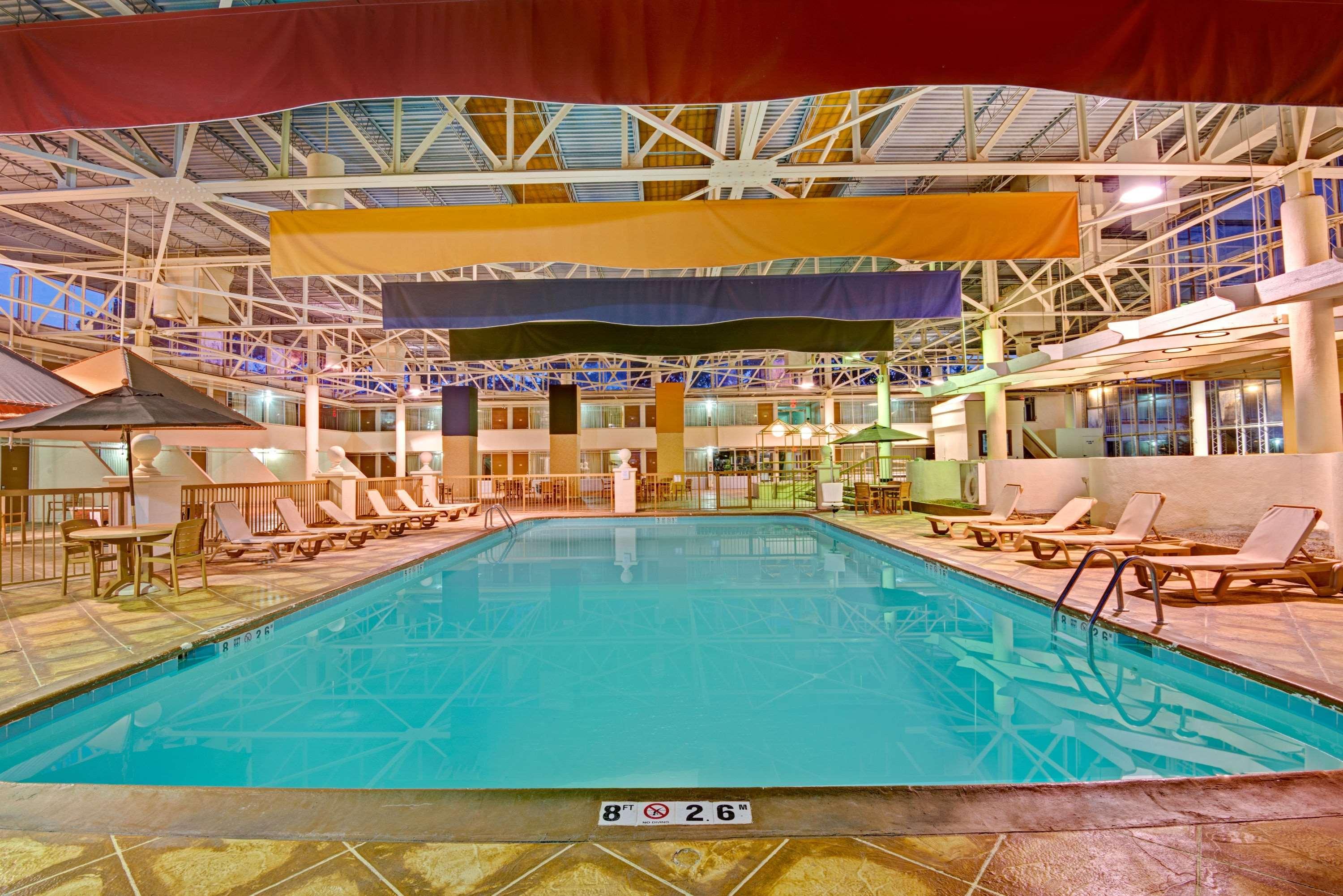 Days Inn By Wyndham Montgomery Near Aum 外观 照片