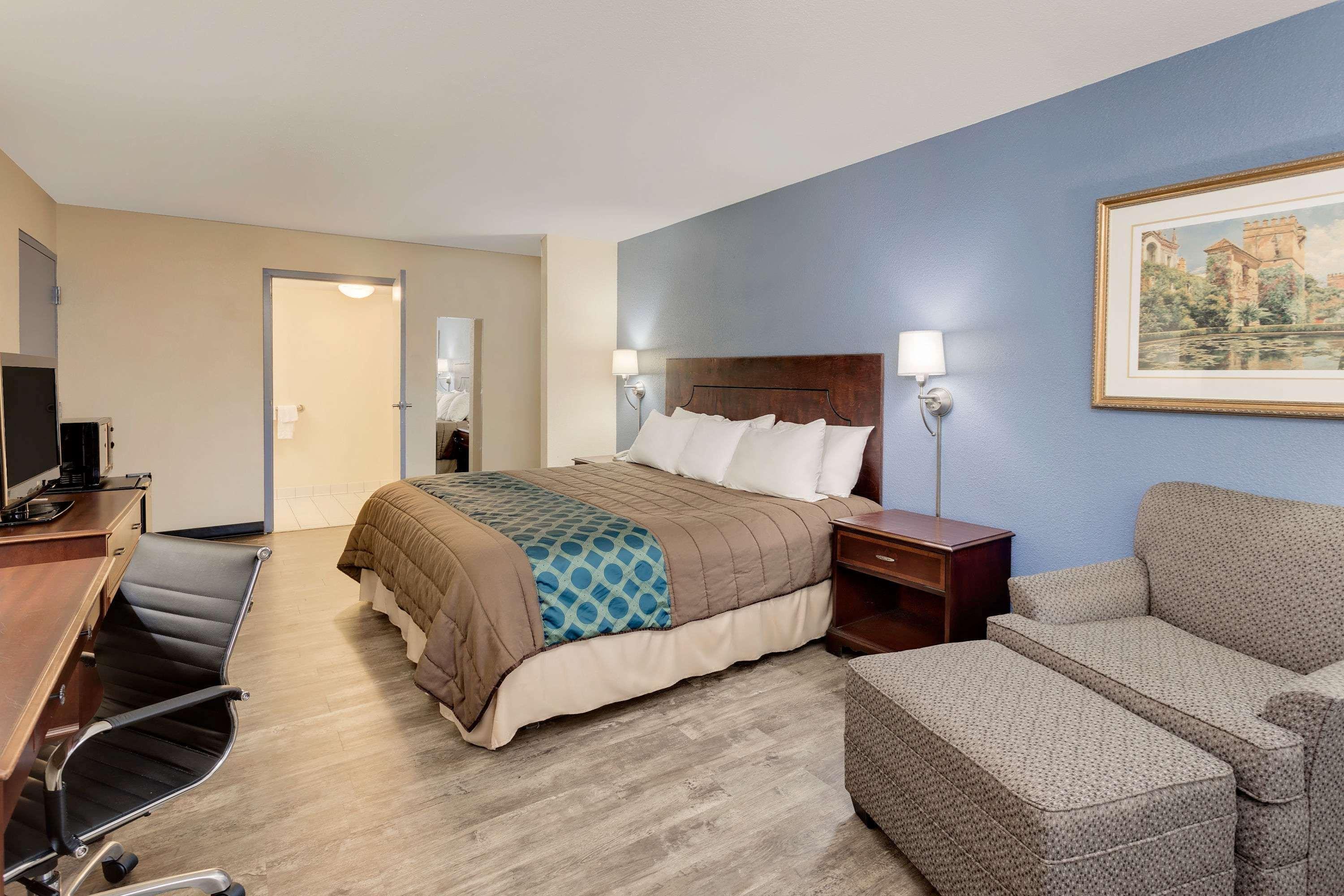 Days Inn By Wyndham Montgomery Near Aum 外观 照片