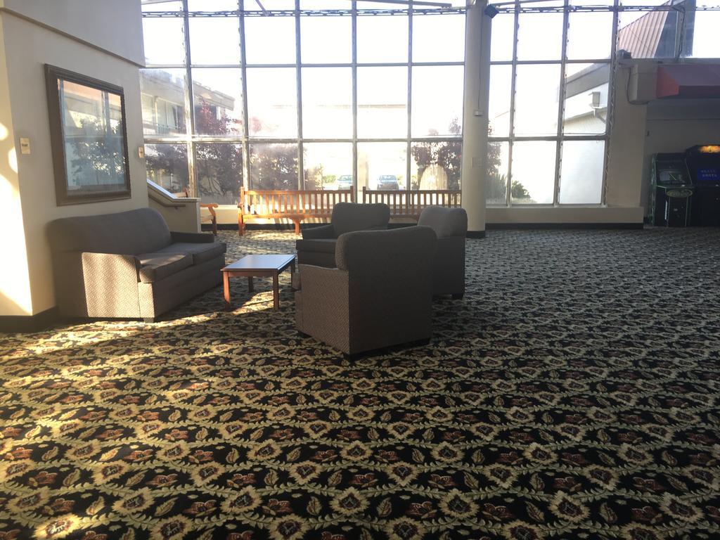 Days Inn By Wyndham Montgomery Near Aum 外观 照片