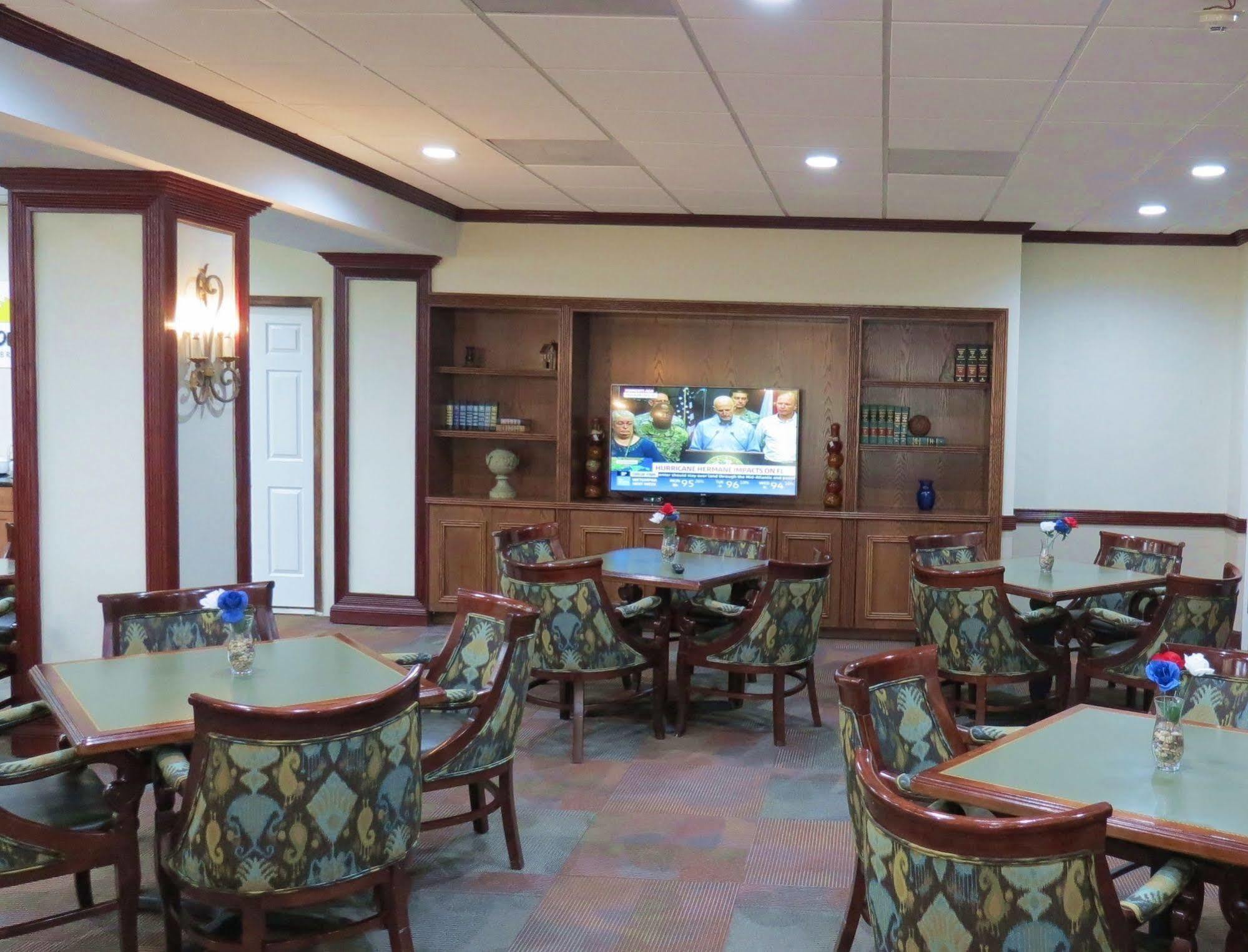 Days Inn By Wyndham Montgomery Near Aum 外观 照片