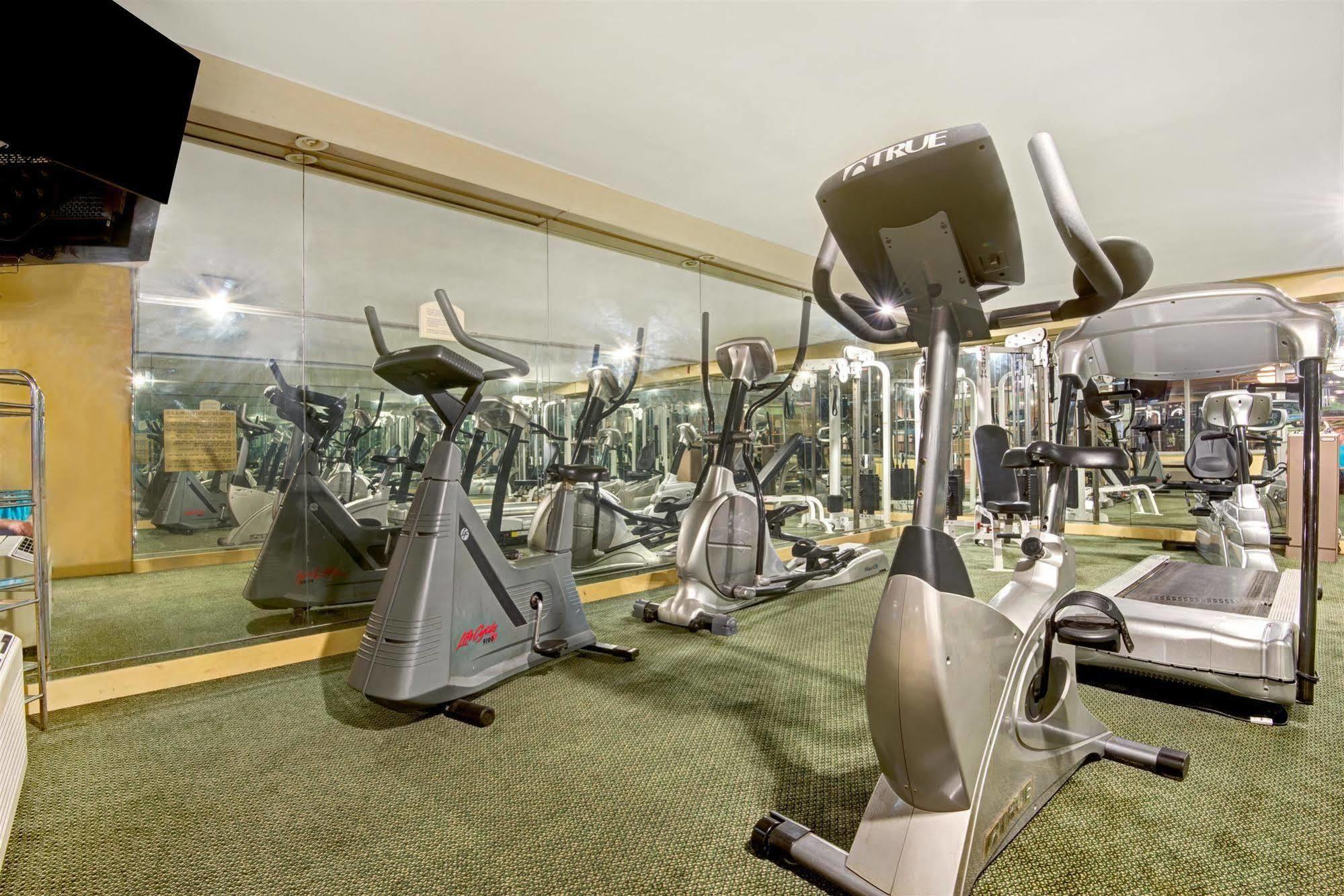 Days Inn By Wyndham Montgomery Near Aum 外观 照片